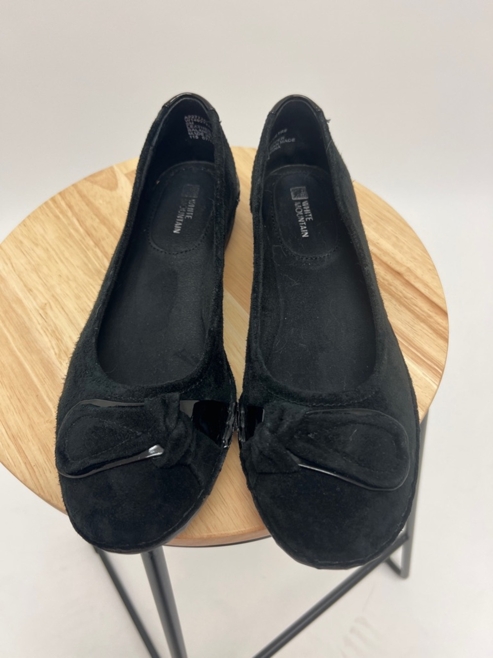 White Mountain Women's Black Suede Leather Upper Flats with Bow Size 9M